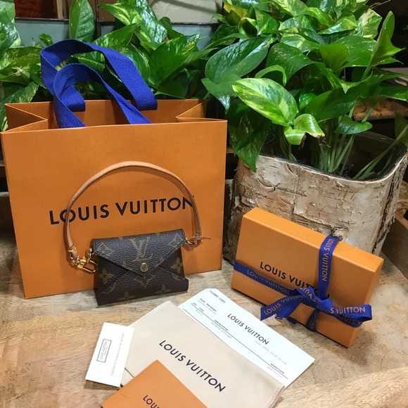 🌈LV Kirigami Pochette as wristlet - Picture 7 of 8